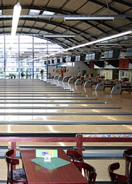 Bowlplay Berlin 2 Std. & 4 Paar Schuhe