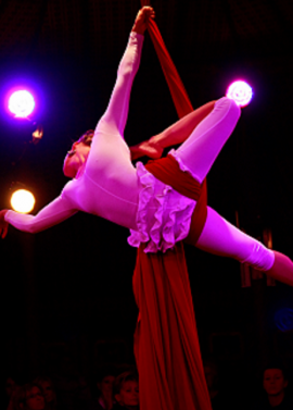 Madi - Zelt der Sinne: Orientalische Dinnershow 'Sahara' + 4-Gänge-Menü