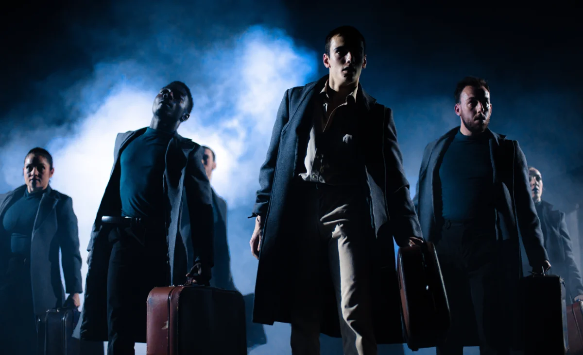 Stories – The Tap Dance Sensation: Eine Gruppe von Tänzerinnen auf der Bühne.