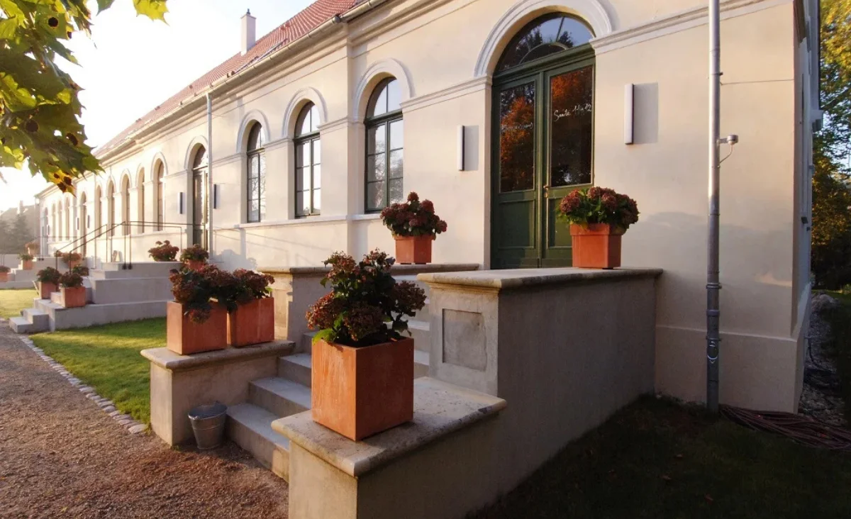 Einang zu einem KaliersHaus Hotel.