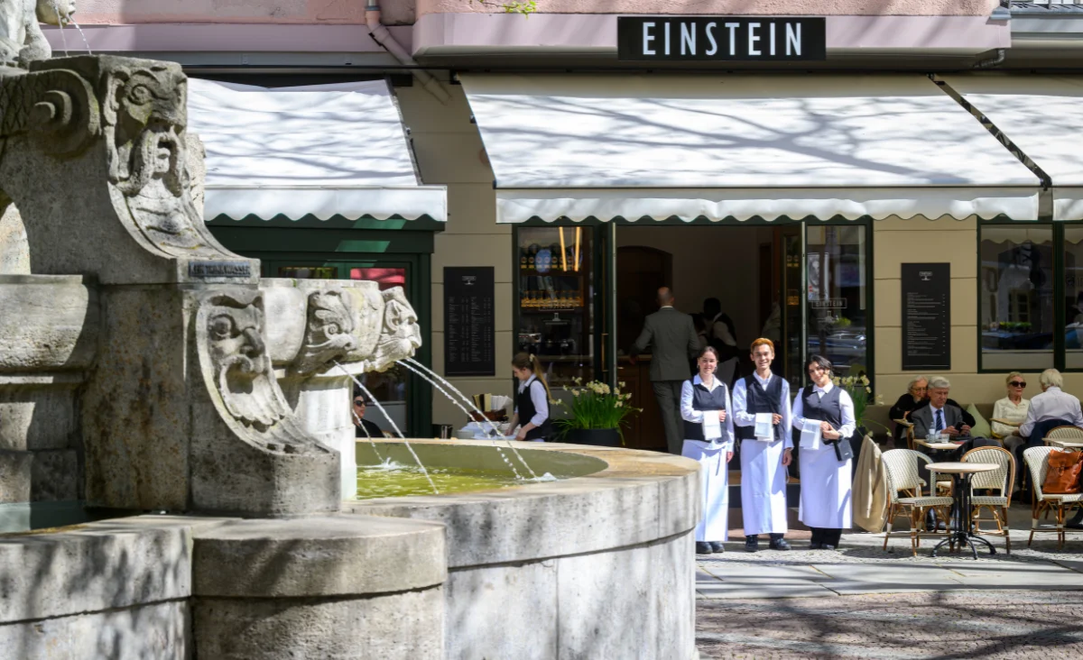 Der steinerne Brunnen am Einstein-Mommseneck, ein schöner Ort zum Entspannen.