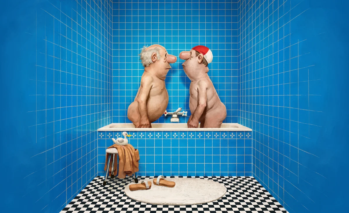 Zwei nackte Männer stehen sich gegenüber in einer Badewanne.