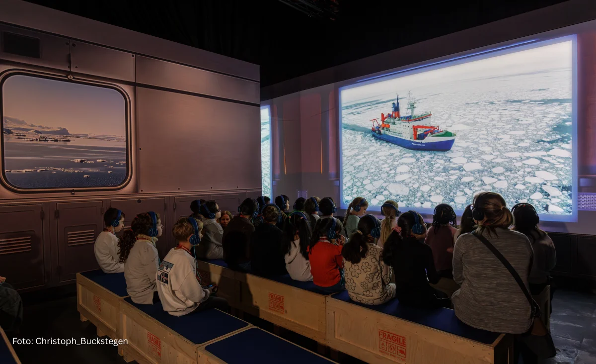 Die immersiven Ausstellung „Polar Experience“, bei der Besucher eine virtuelle Reise in die Polarregion unternehmen.
